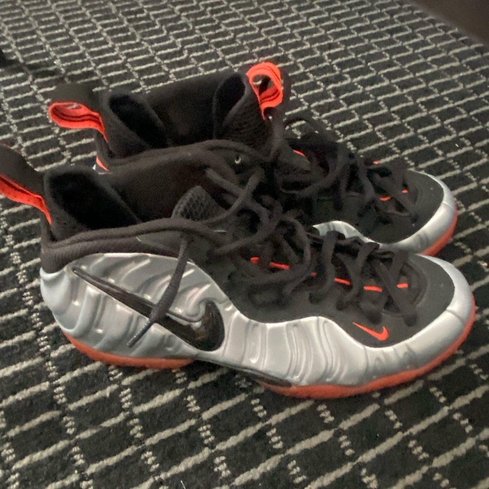 Nike foamposite crimson size 11